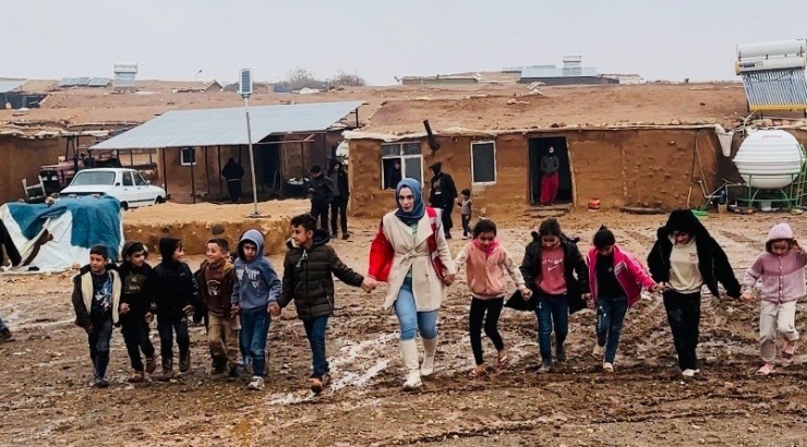 İstanbullu Gönüllülerden Şanlıurfa’daki Çocuklara Hediye Bot Ve Mont