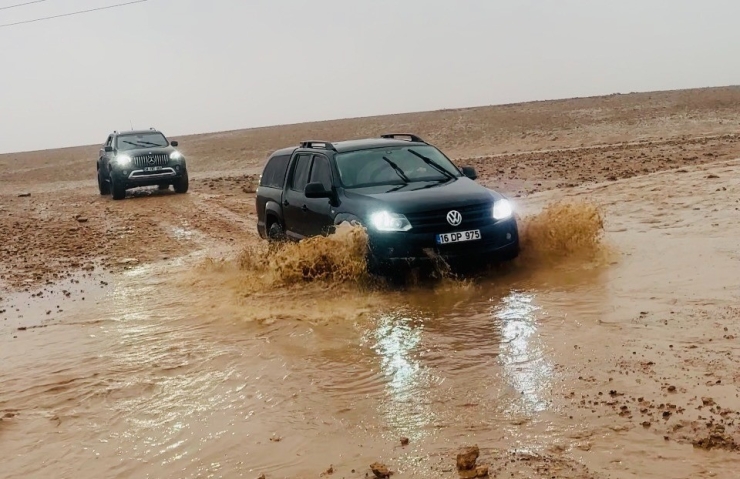 İstanbullu Gönüllülerden Şanlıurfa’daki Çocuklara Hediye Bot Ve Mont