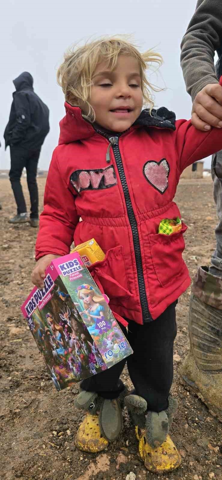 İstanbullu Gönüllülerden Şanlıurfa’daki Çocuklara Hediye Bot Ve Mont