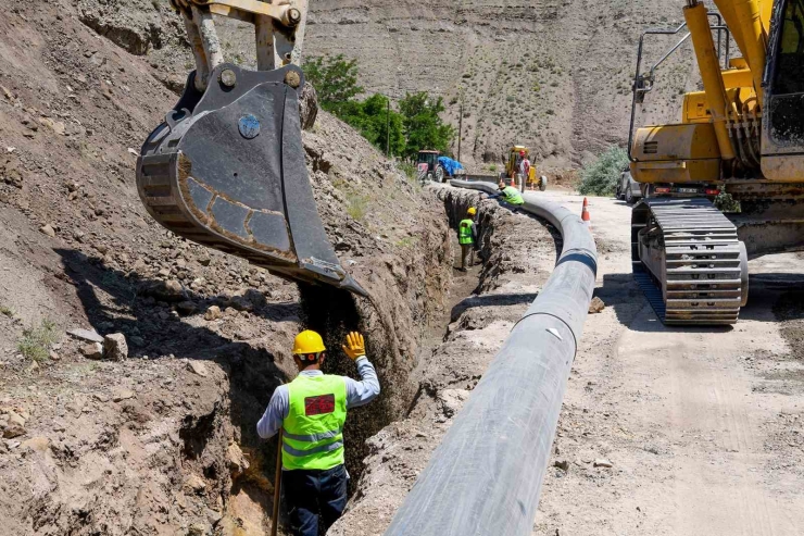Malatya Büyükşehir Belediyesi’nden Kuluncak’a Dev Altyapı Ve İçme Suyu Yatırımı
