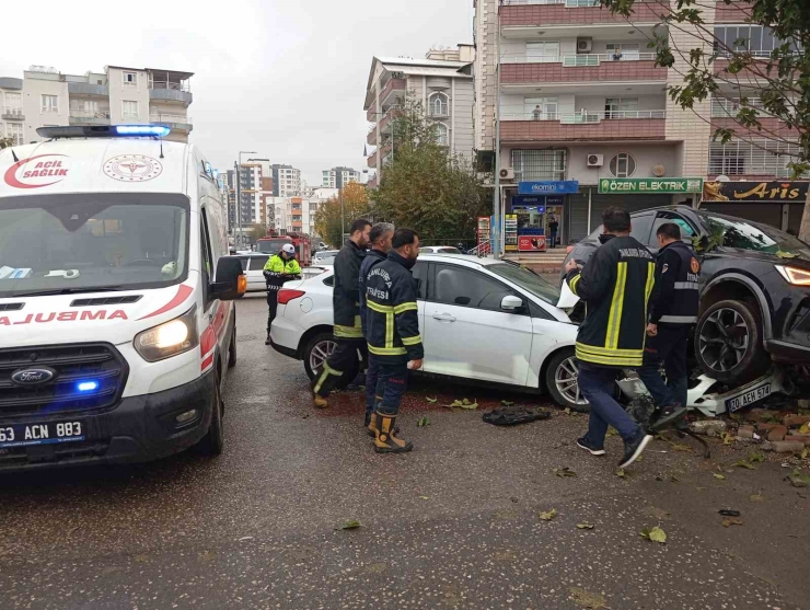 Siverek’te Otomobiller Çarpıştı: 2 Yaralı