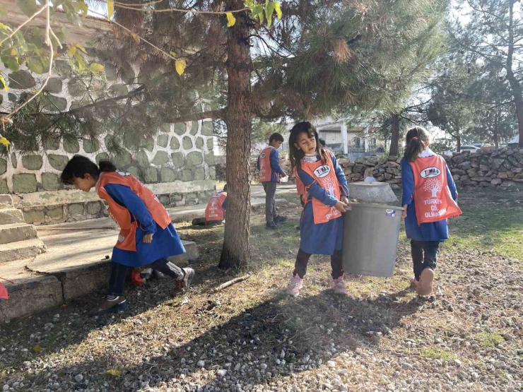 Siverek’te Köy Okulu Öğrencilerine Ağaç Sevgisi Ve Çevre Bilinci Eğitimi
