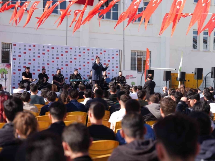 Yılmaz, Lise Ve Üniversite Öğrencileri İle Buluştu