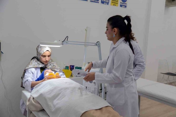 Dismek’te Müzikten Tekstile 15 Branşta Eğitim