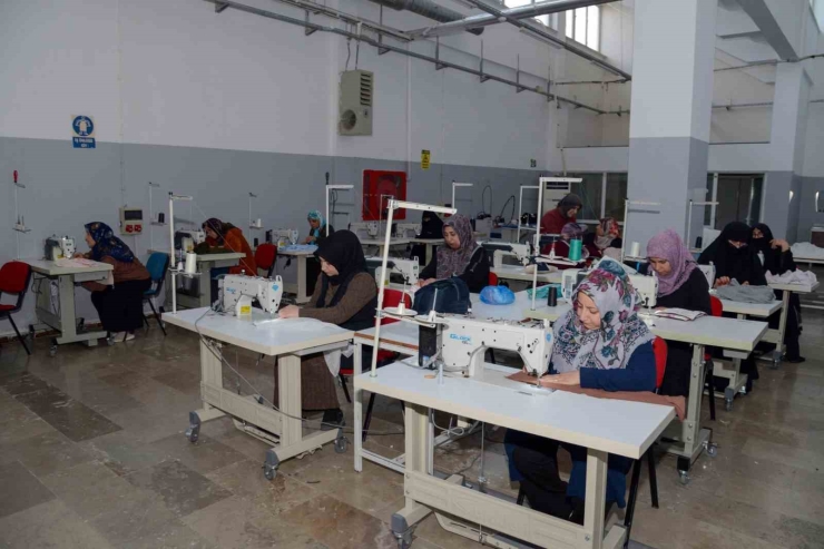 Dismek’te Müzikten Tekstile 15 Branşta Eğitim