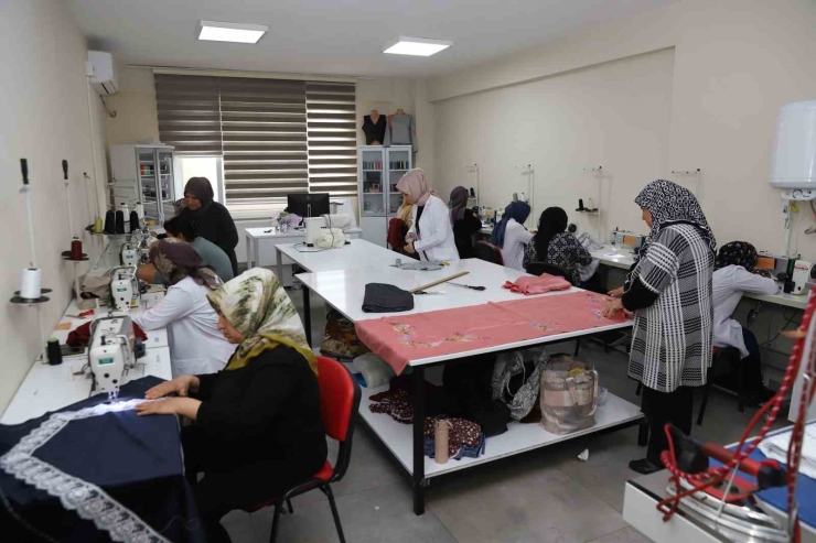 Dismek’te Müzikten Tekstile 15 Branşta Eğitim