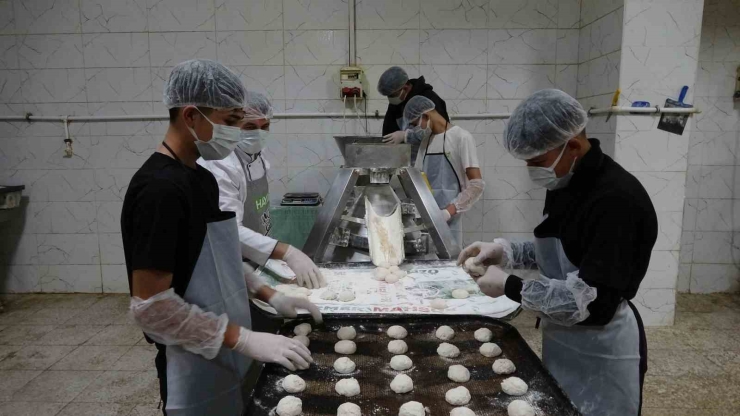 Fabrika Gibi Çalışan Lisenin Yıllık Cirosu 1,5 Milyon