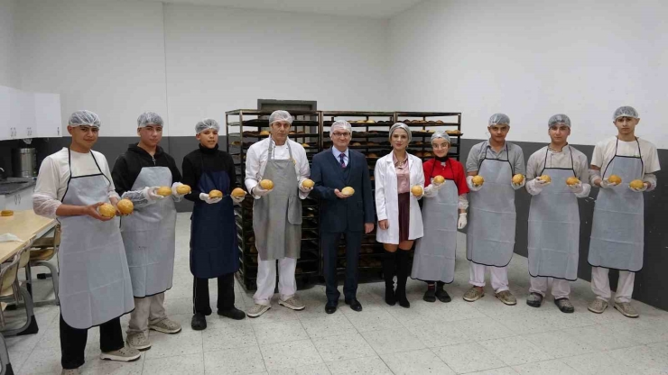 Fabrika Gibi Çalışan Lisenin Yıllık Cirosu 1,5 Milyon