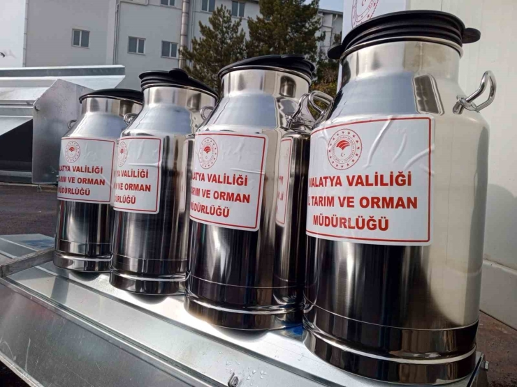 Malatya’da Yetiştiricilere Çoban Evi, Akıllı Yemlik Desteği