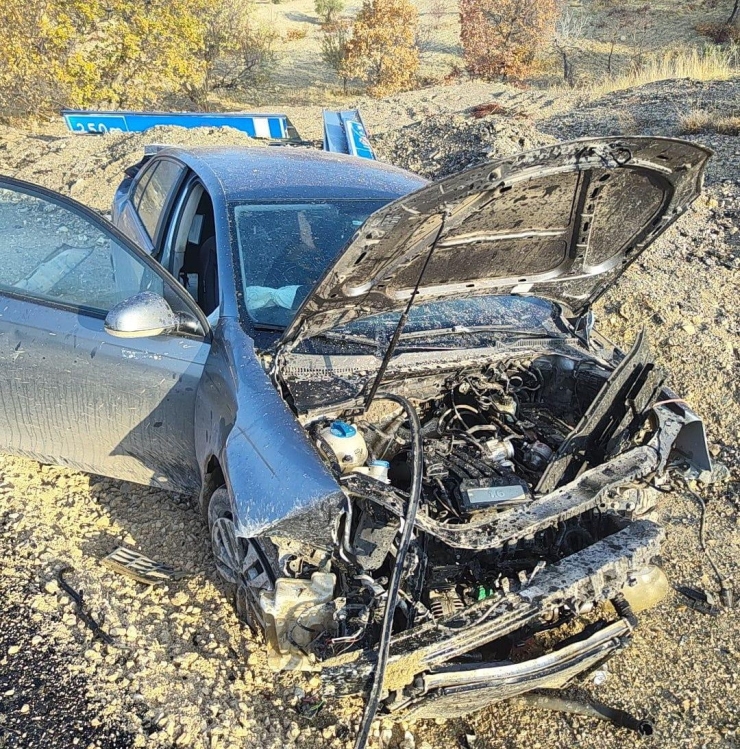 Adıyaman’da Otomobil Şarampole Yuvarlandı