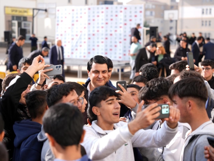 Başkan Yılmaz Gençlerle Bir Arada