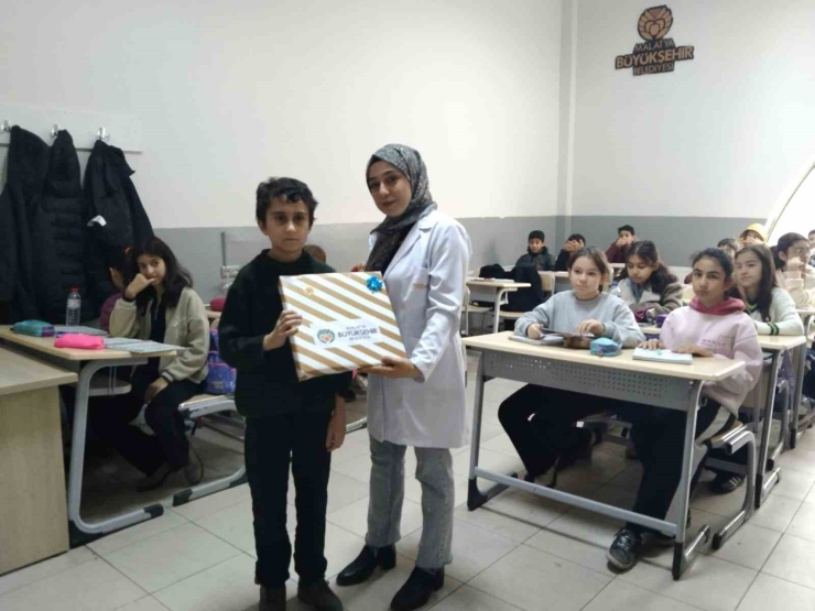 Büyükşehir Eğitim Merkezlerinde Yapılan Deneme Sınavına Bin 350 Öğrenci Katıldı