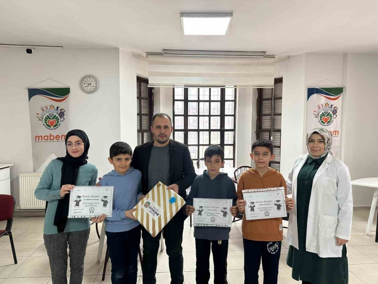 Büyükşehir Eğitim Merkezlerinde Yapılan Deneme Sınavına Bin 350 Öğrenci Katıldı