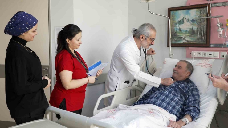 Malatya’da Aort Yırtığı Kapalı Yöntemle Onarıldı