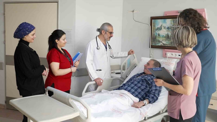 Malatya’da Aort Yırtığı Kapalı Yöntemle Onarıldı