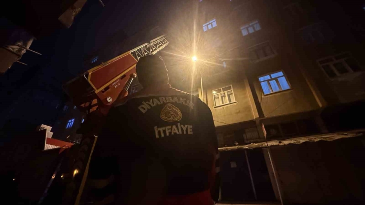 İtfaiye Eve Merdiven Uzatarak Girdi, Çocuğun Uyuduğu Ortaya Çıktı