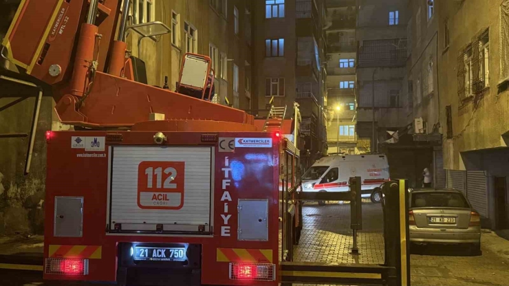 İtfaiye Eve Merdiven Uzatarak Girdi, Çocuğun Uyuduğu Ortaya Çıktı