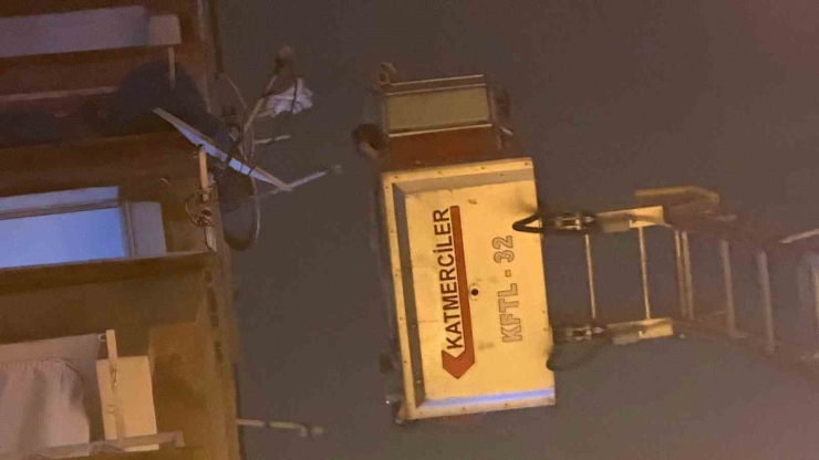 İtfaiye Eve Merdiven Uzatarak Girdi, Çocuğun Uyuduğu Ortaya Çıktı