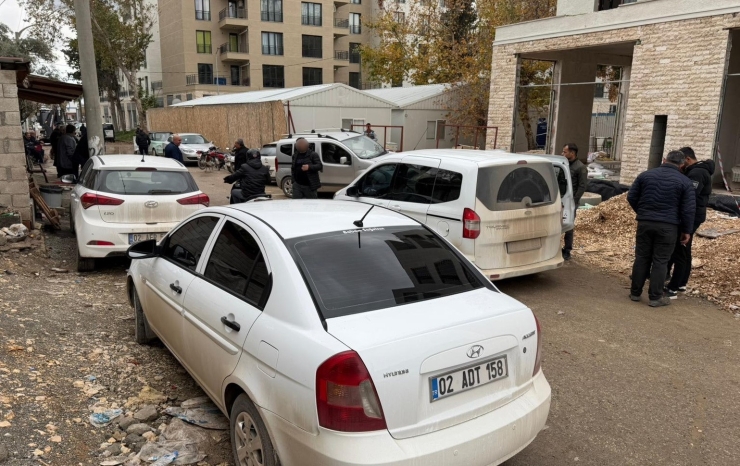 Alacak Verecek Kavgasında 4 Kişi Yaralandı