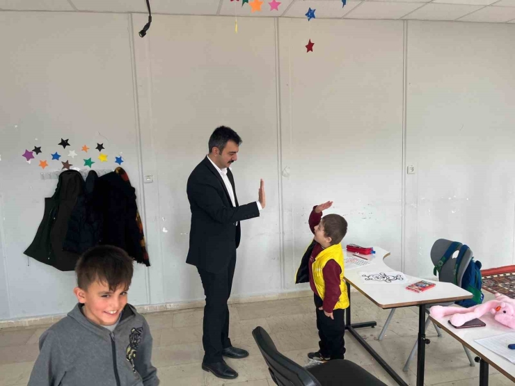 Dicle Kaymakamı Mustafa Atış Özel Gereksinimli Öğrencilerle Buluştu