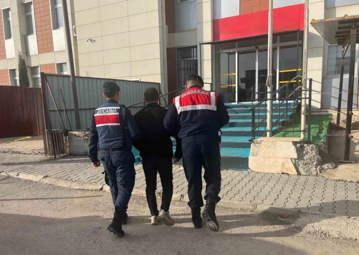 Gaziantep’te 11’er Yıl Hapis Cezasıyla Aranan 3 Şahsı Jandarma Yakaladı
