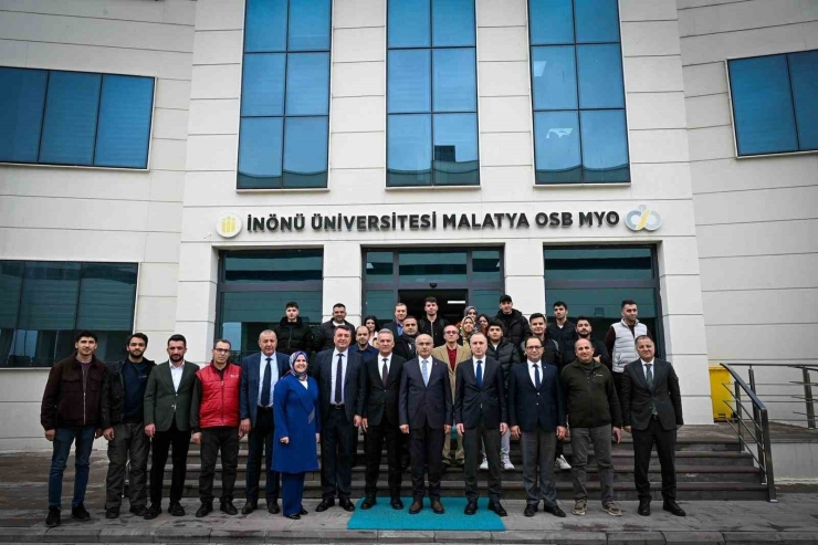 Başkan Er, Üniversite Öğrencileriyle Bir Araya Geldi: "şehir 12 Ayda Ayağa Kalktı"