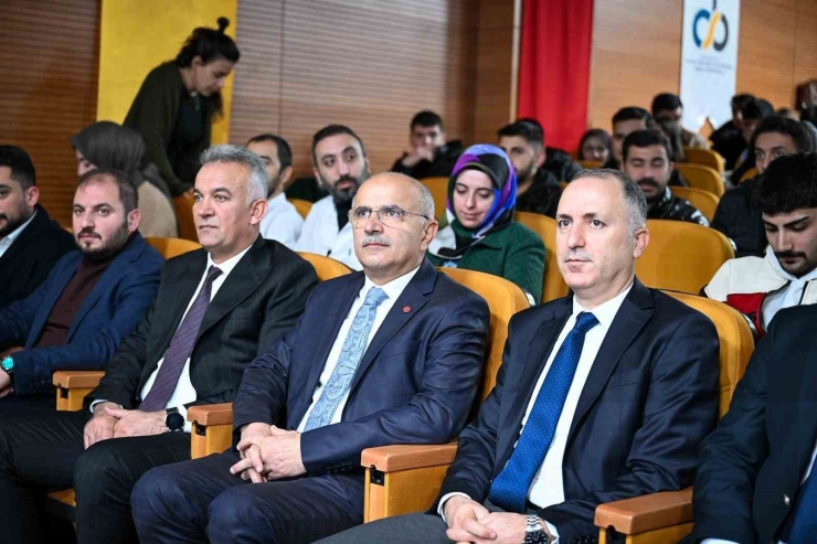 Başkan Er, Üniversite Öğrencileriyle Bir Araya Geldi: "şehir 12 Ayda Ayağa Kalktı"