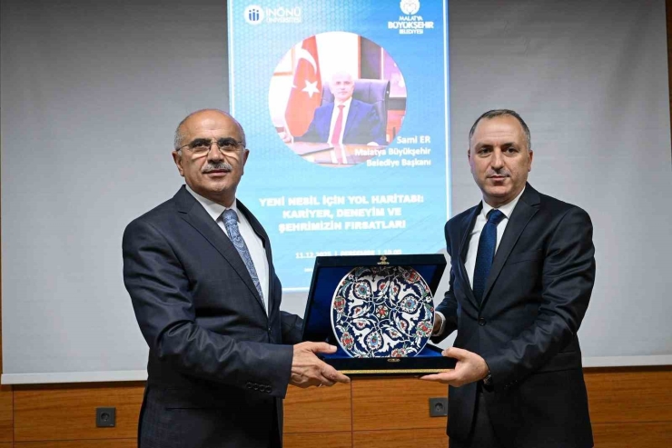 Başkan Er, Üniversite Öğrencileriyle Bir Araya Geldi: "şehir 12 Ayda Ayağa Kalktı"