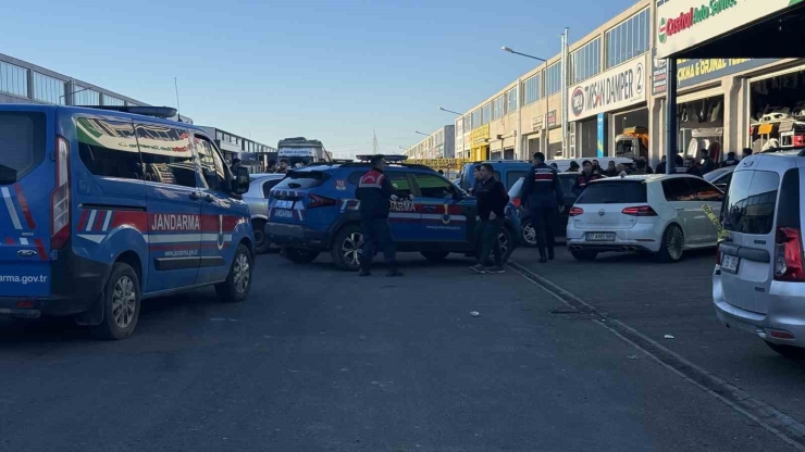 Sanayi Sitesinde Alacak-verecek Kavgası: 4 Yaralı