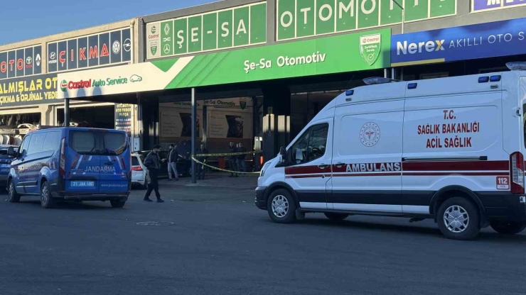 Sanayi Sitesinde Alacak-verecek Kavgası: 4 Yaralı