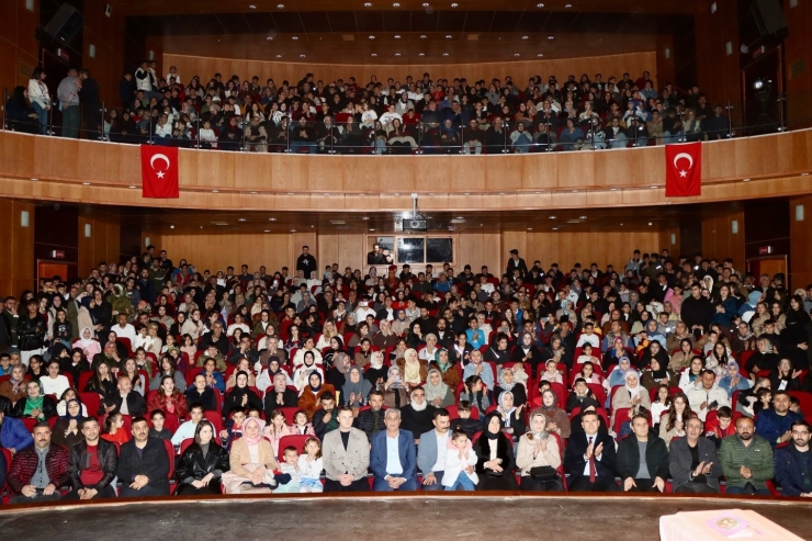 "modem Sustu, Ev Konuştu" Tiyatro Oyunu Sahnelendi