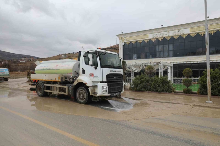 Battalgazi Belediyesi’nden Pınarbaşı Göleti Çevresinde Detaylı Temizlik