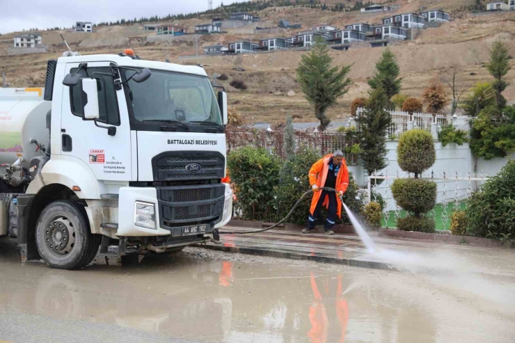 Battalgazi Belediyesi’nden Pınarbaşı Göleti Çevresinde Detaylı Temizlik