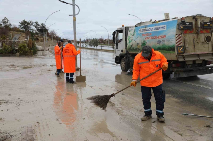 Battalgazi Belediyesi’nden Pınarbaşı Göleti Çevresinde Detaylı Temizlik