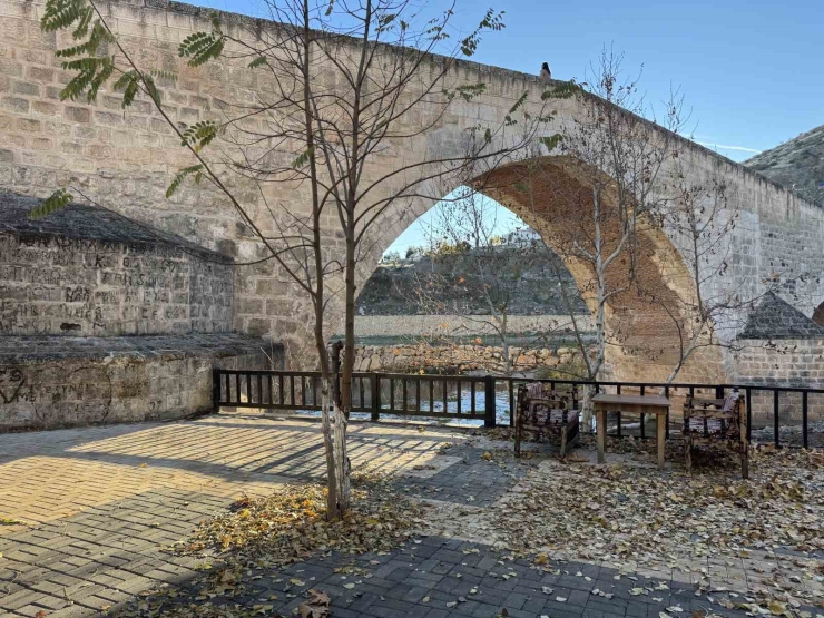 Bin Yıllık Haburman Köprüsü, Tüm İhtişamı İle Ayakta