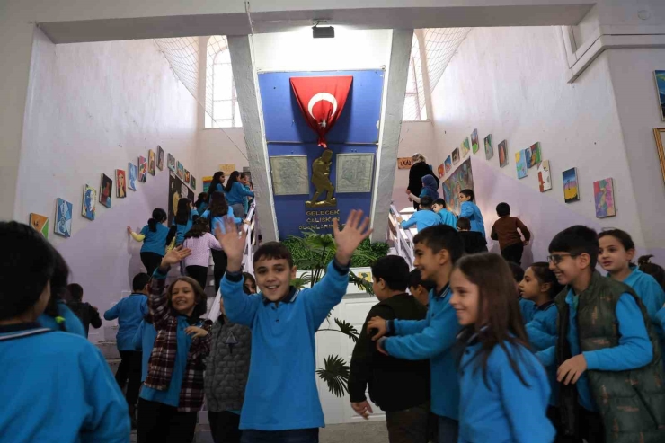 Diyarbakır’da 115 Yıllık Eğitim Yuvasının İhtişamlı Kapısı, 1 Asırdır Aralıksız Öğrencilere Açılıyor