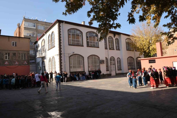 Diyarbakır’da 115 Yıllık Eğitim Yuvasının İhtişamlı Kapısı, 1 Asırdır Aralıksız Öğrencilere Açılıyor