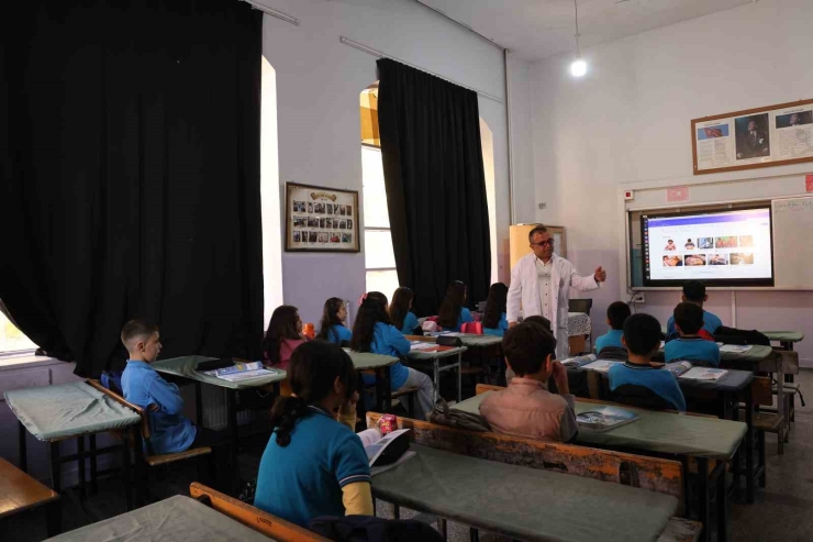 Diyarbakır’da 115 Yıllık Eğitim Yuvasının İhtişamlı Kapısı, 1 Asırdır Aralıksız Öğrencilere Açılıyor