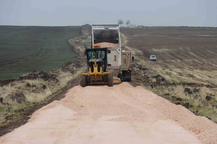 Siverek Kırsalındaki Yolları Büyükşehir Yapıyor
