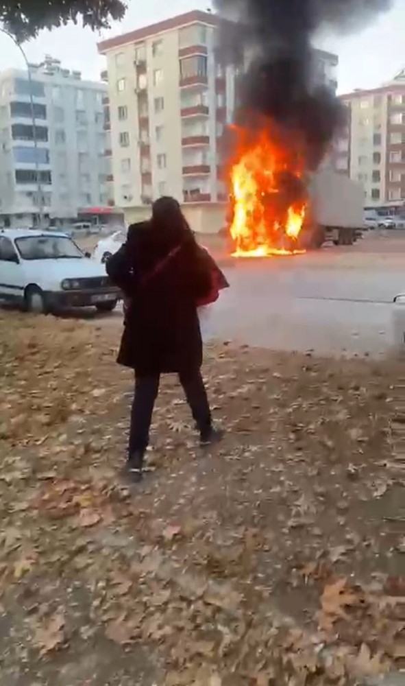 Şanlıurfa’da Korku Dolu Tır Yangını
