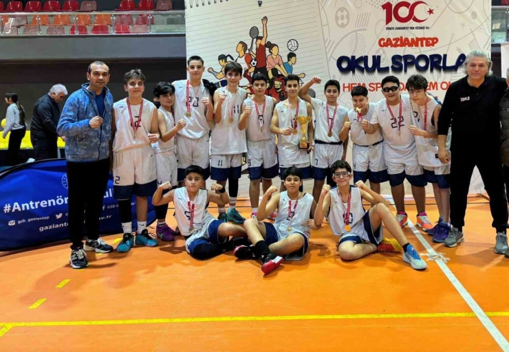 Gaziantep Kolej Vakfı Özel Okulları Basketbolda Namağlup Unvanla Şampiyonu