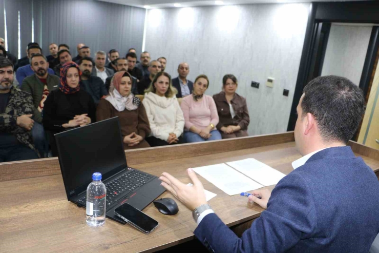 Diyarbakır Hak-iş Ve Öz Sağlık İş, Aküzüm Öncülüğünde Toplandı