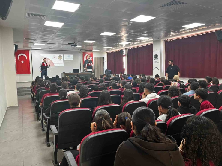 Jandarmadan Öğrencilere Siber Güvenlik Eğitimi