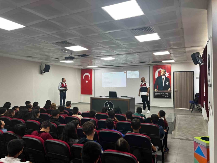 Jandarmadan Öğrencilere Siber Güvenlik Eğitimi