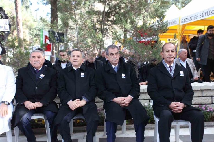 Merinos Onursal Başkanı Merhum Mehmet Erdemoğlu Mezarı Başında Anıldı