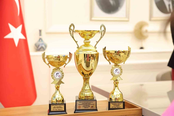 Gaziantep’in Şampiyonları, Şahin İle Bir Araya Geldi