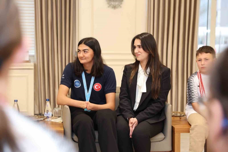 Gaziantep’in Şampiyonları, Şahin İle Bir Araya Geldi