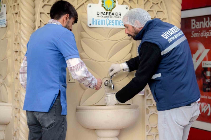 İkram Çeşmesinden Binlerce Vatandaş Yararlanıyor
