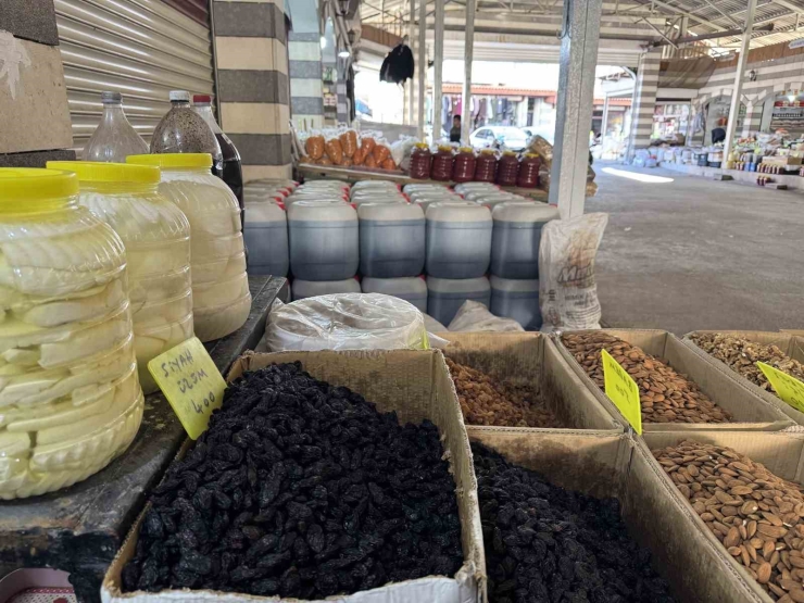 Çermik Organik Kuruyemiş Pazarına Yoğun İlgi