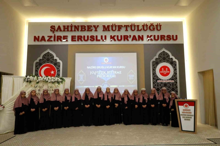 Gaziantep’te 16 Öğrenci İcazet Merasiminde Hafızlık Belgelerini Aldı